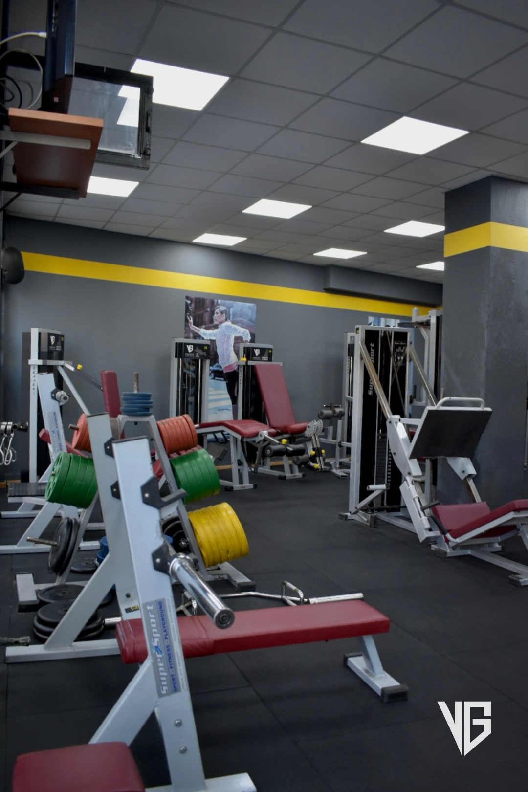WEIGHT ROOM